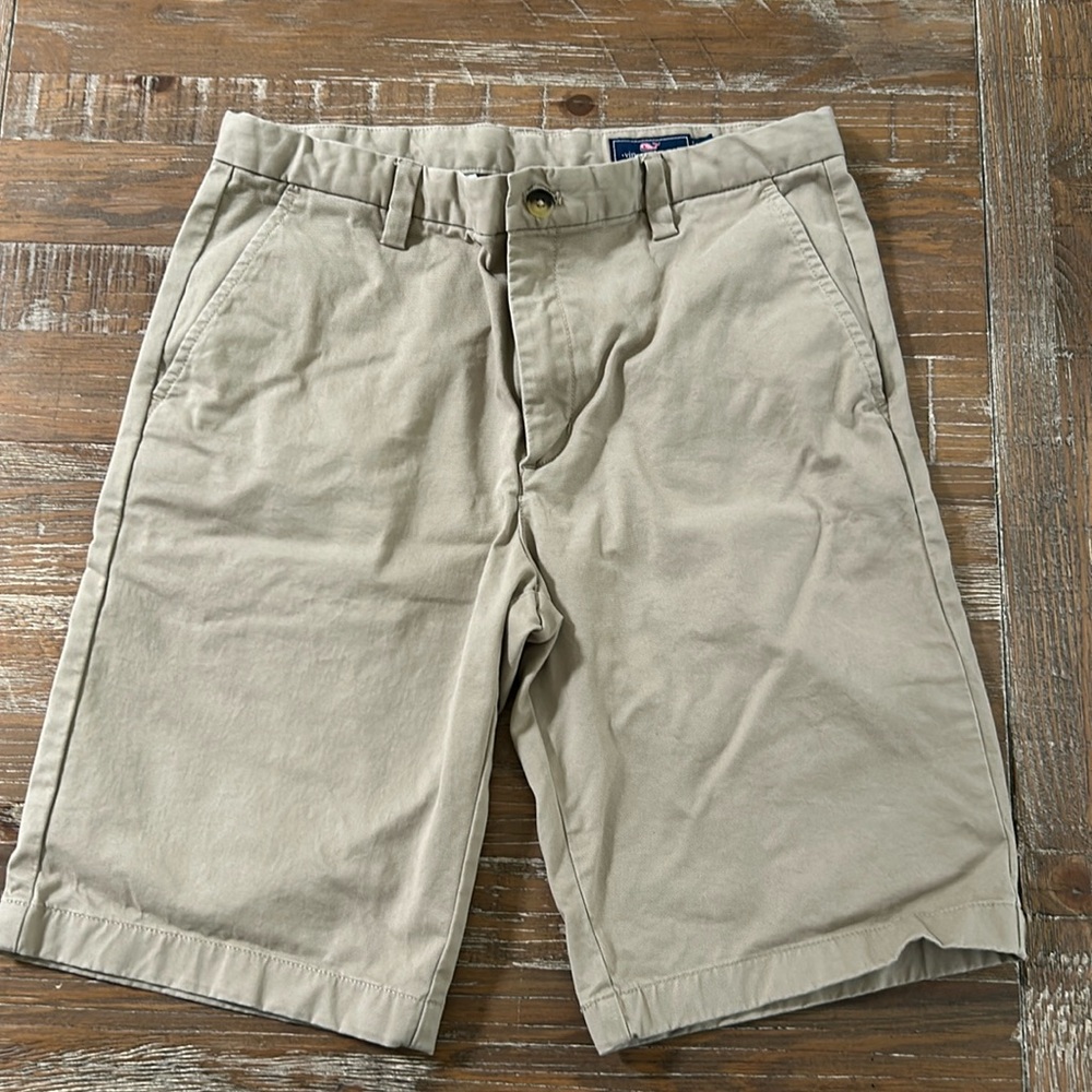 Vineyard Vines Boys 9” Khaki shorts size 16
